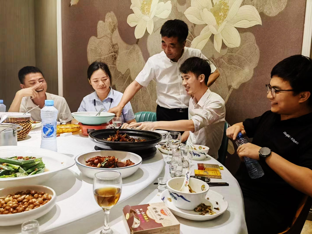 白酒夜飲，前程似錦